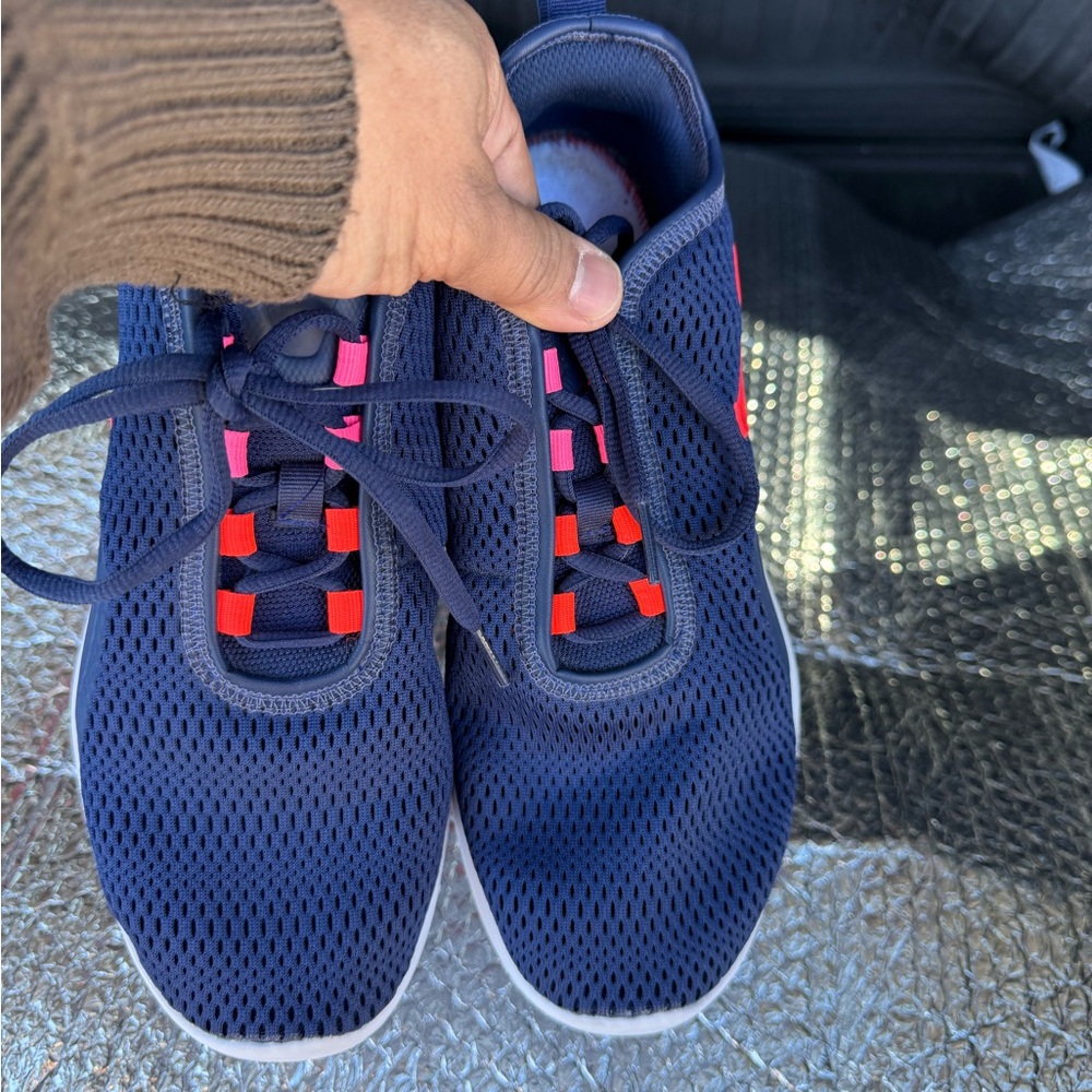 Nike Air Max Motion 2 sneakers in the "Navy Pink Blast" colorway. Size 8.5 women - Picture 3 of 7